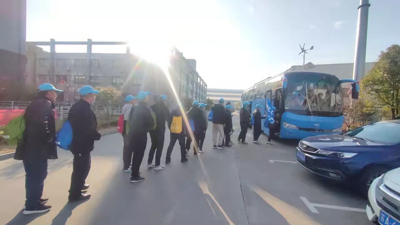 中智電氣員工出發.png